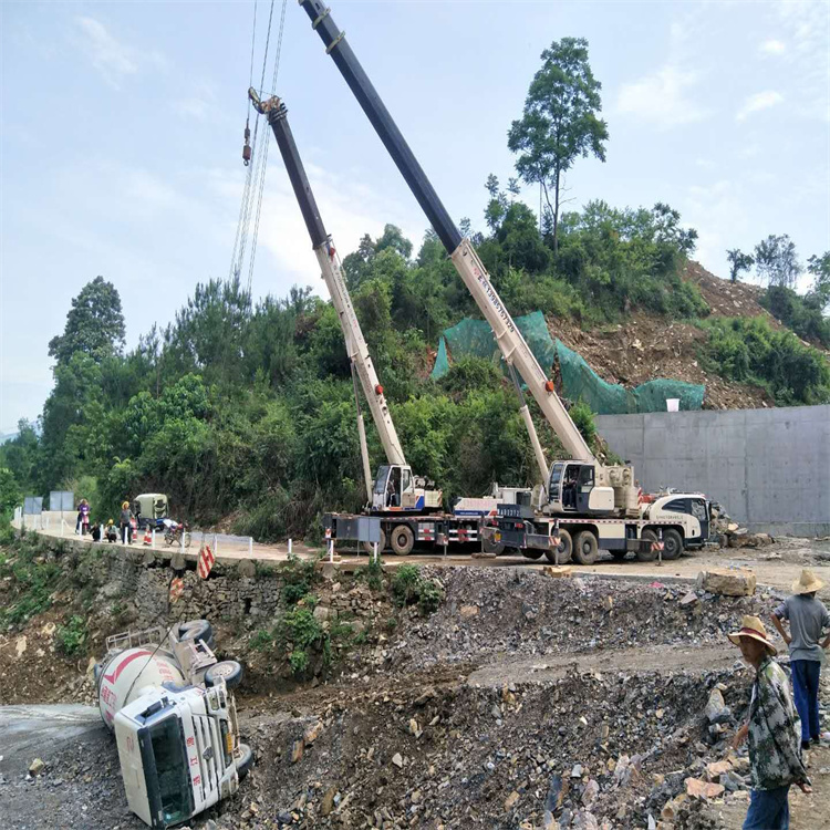 义乌汽车掉沟里叫吊车救援要多少钱